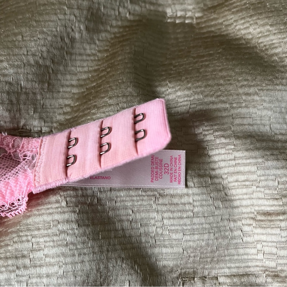 Victoria's Secret Lace Embellished Bras - Picture 5 of 8
